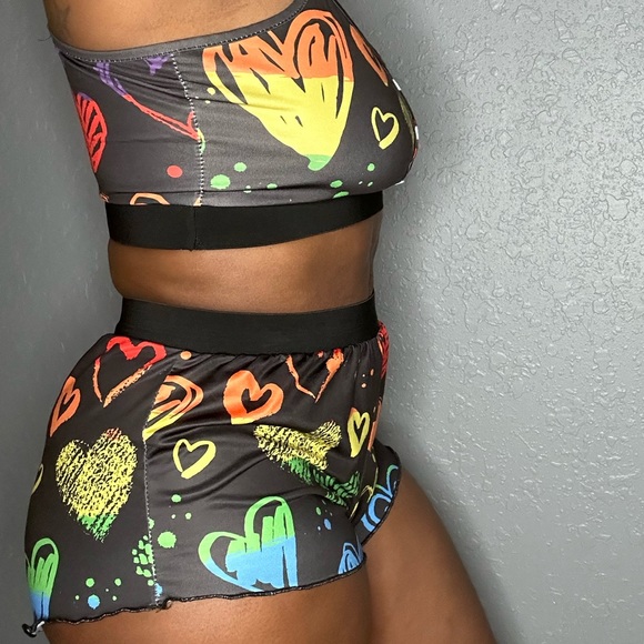 Medium colorful hearts 3 button top and cheeky shorts …. - Picture 2 of 4